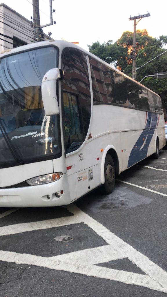 Mais de 50 quilos de cocaína pura são encontrados em compartimento secreto de ônibus
