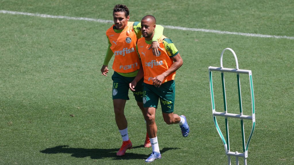 Palmeiras ensaia saídas de bola, transições e construções de jogadas antes de estreia