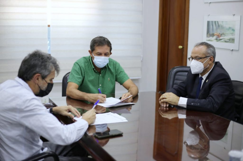 Prefeito de Foz sanciona lei para reposição de 8,35% para o funcionalismo público