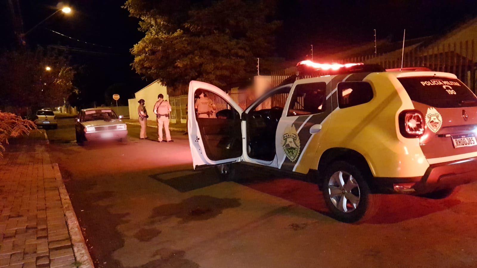 Homem é abordado pela PM por perturbação de sossego no Parque Verde, após tentar invadir imóvel Imagem referente a Homem é abordado pela PM por perturbação de sossego no Parque Verde, após tentar invadir imóvel