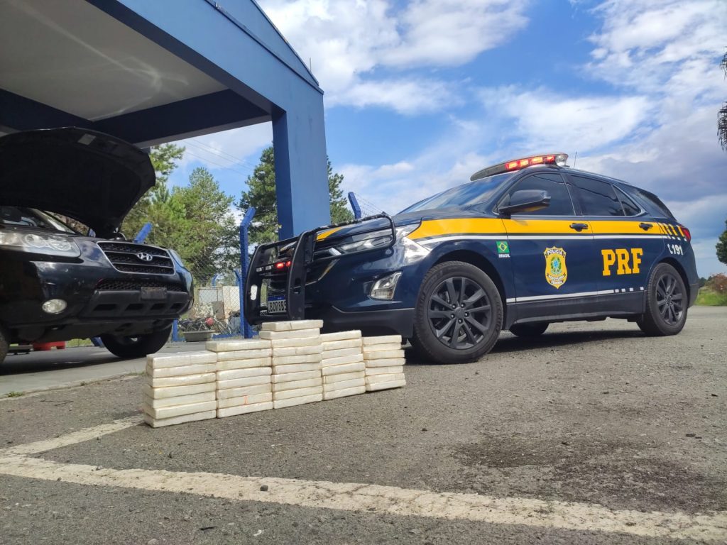 PRF apreende cocaína avaliada em R$ 7,6 milhões no Paraná PRF apreende cocaína avaliada em R$ 7,6 milhões no Paraná