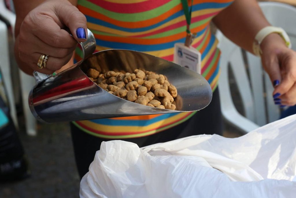Diretoria de Bem-Estar Animal distribui o remanescente de ração para cães nos dias 27 e 28 de janeiro a protetores e ONGs credenciados
