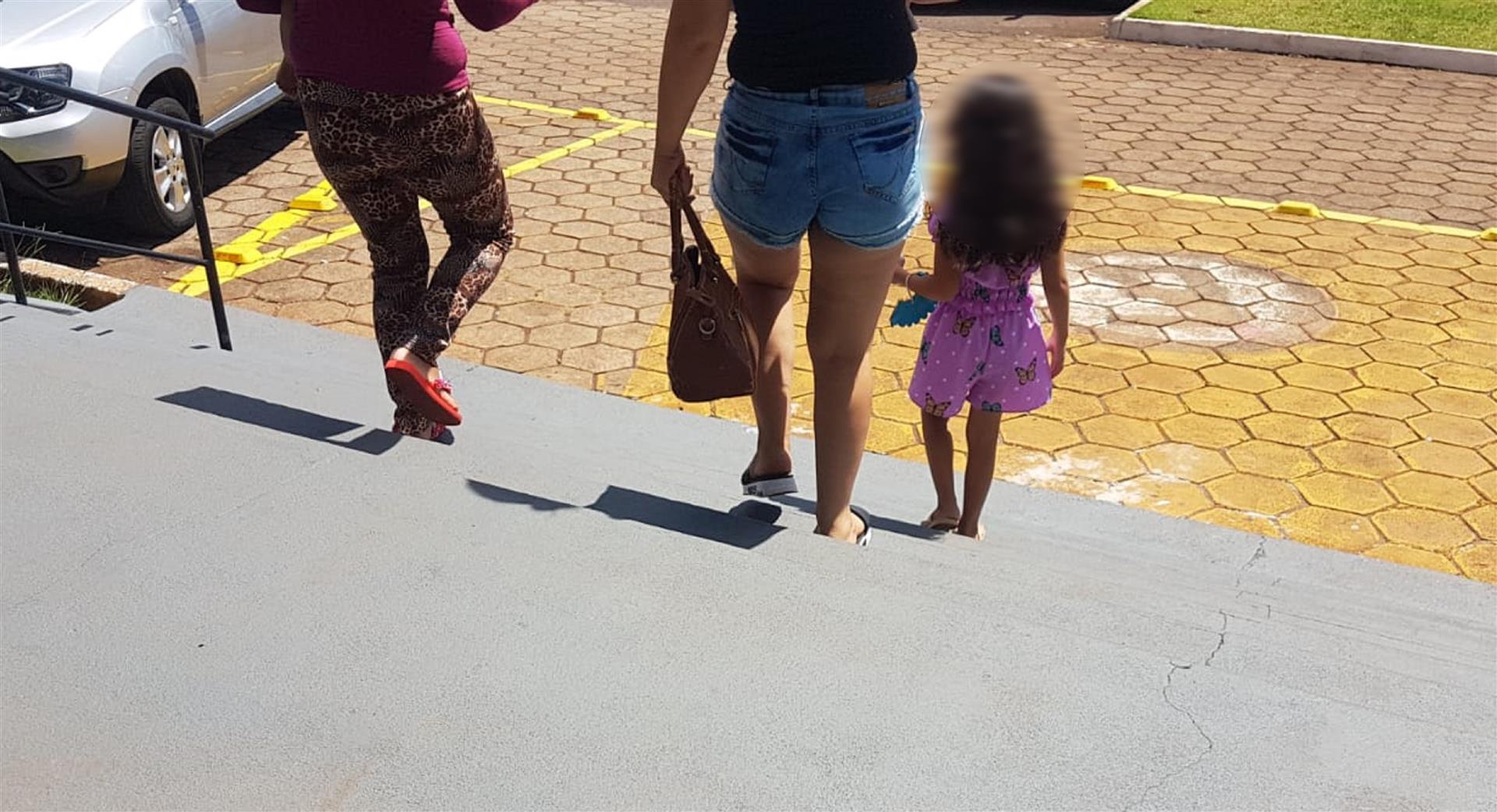 Garotinhas que teriam sido abusadas pelo pai e padrasto passam por exame no IML