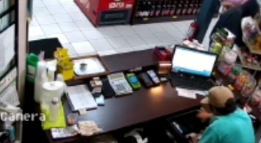 Câmera flagra roubo em Toledo; criminosos foram detidos no Bairro Morumbi, em Cascavel