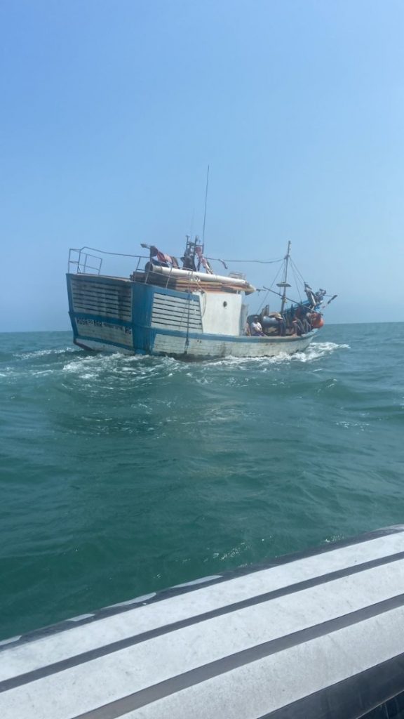 Polícia Federal apreende embarcação e 10 toneladas de pescado