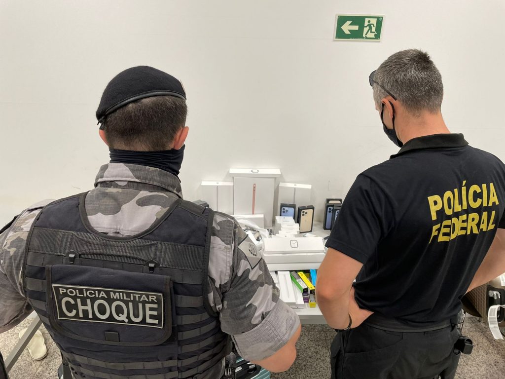PF e PM realizam ação no aeroporto de Cascavel; Três pessoas são presas com eletrônicos