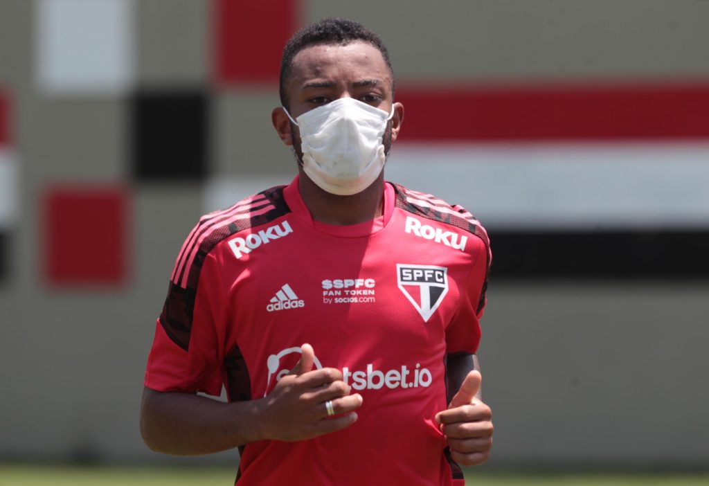 Arboleda e Welington retomam atividades no CT da Barra Funda