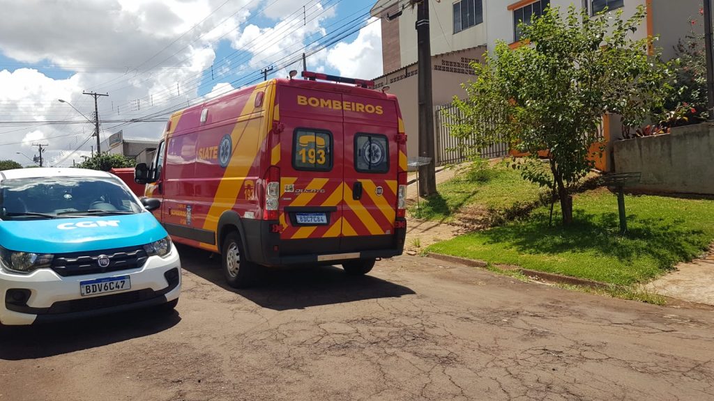 Jovem de 19 anos é socorrida pelo Siate vítima de agressão na Neva