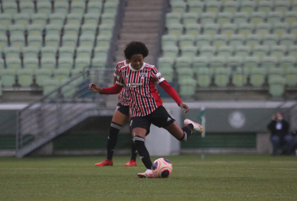 Dani acerta renovação com o Futebol Feminino Tricolor
