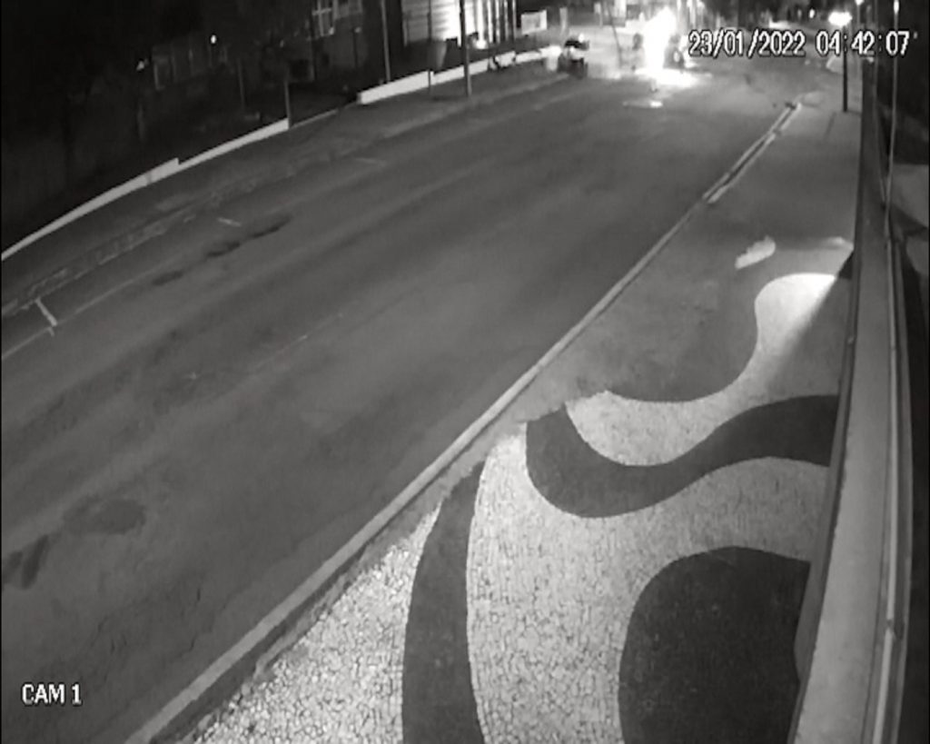 Imagens flagram acidente que ocorreu na Rua JK esquina com a Rua Recife, em Cascavel
