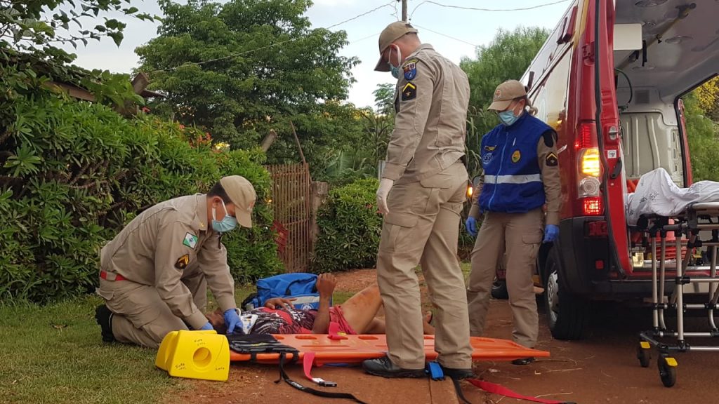 Motociclista de 20 anos fica ferido em acidente de trânsito na Rua Sócrates