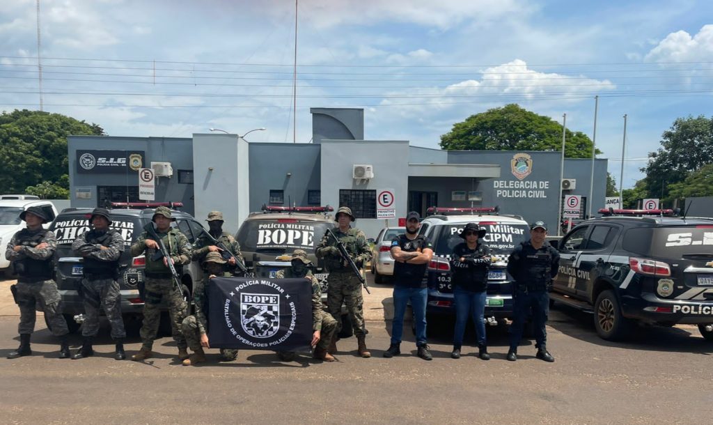 Equipes policiais prendem suspeito de assassinar pai e filho em fazenda em Amambai