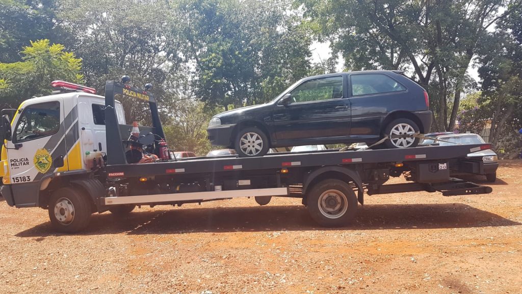 Carro é recuperado pela PM e encaminhado à delegacia de Polícia Civil