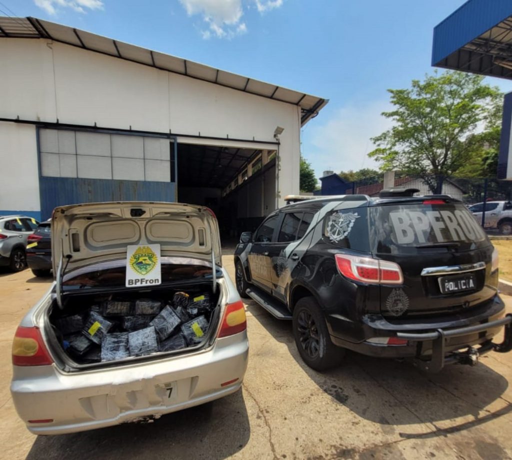 BPFron apreende produtos estrangeiros em veículo na cidade de Foz do Iguaçu