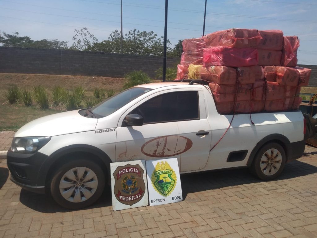 Em ação integrada, BPFRON e Polícia Federal apreendem veículos com cigarros contrabandeados do Paraguai