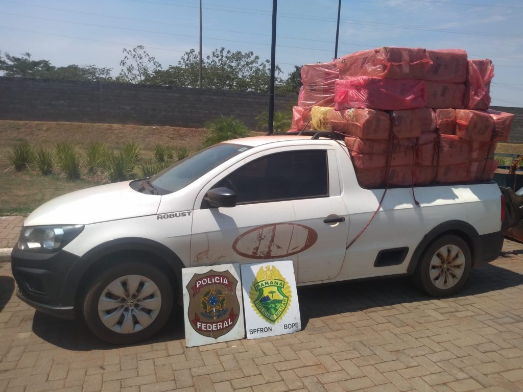 BPFron e Polícia Federal apreendem carro carregado com cigarros contrabandeados em Terra Roxa