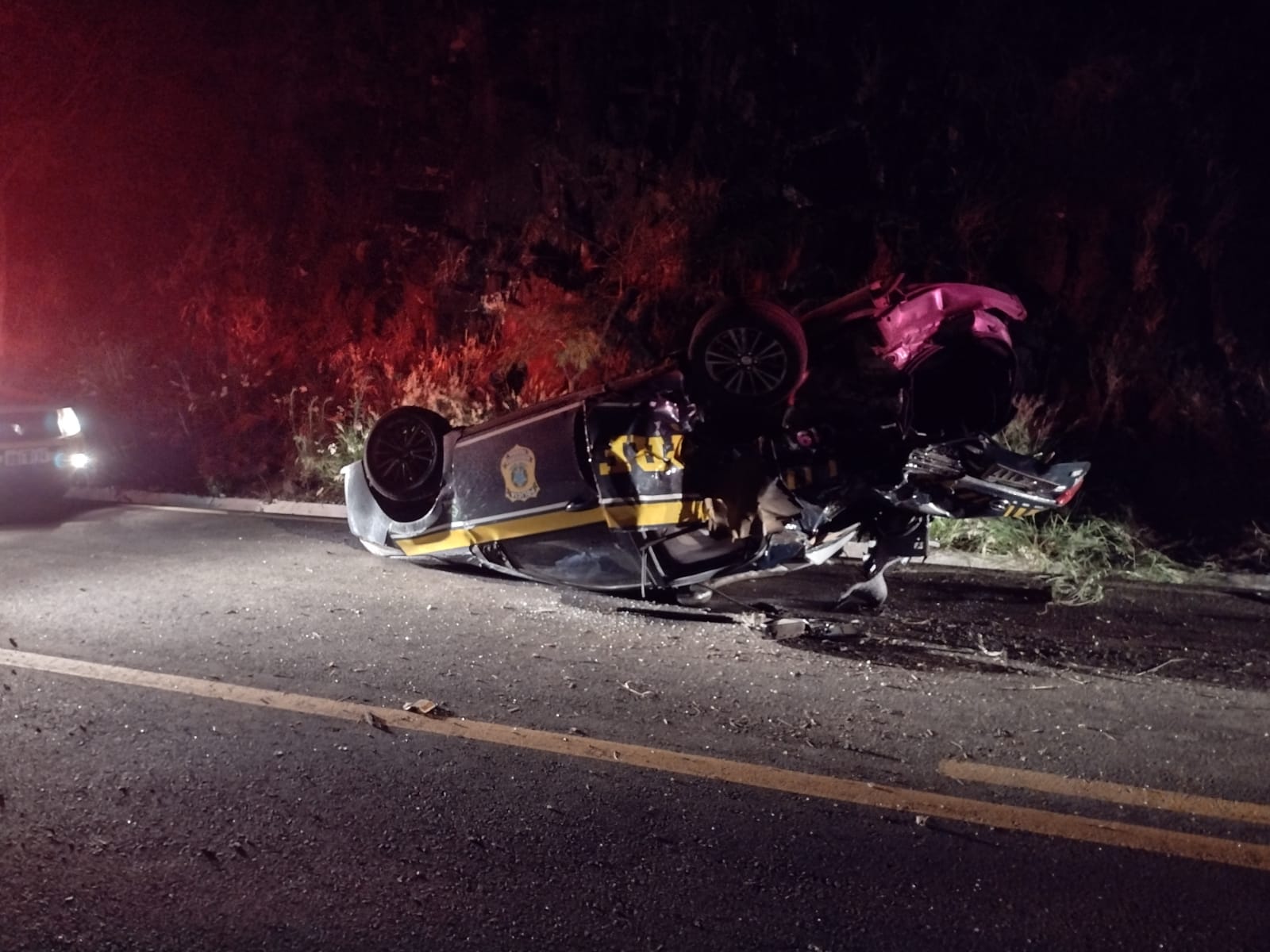 Imagem referente a Policiais de Cascavel se envolvem em grave acidente em Laranjeiras do Sul; veja as imagens