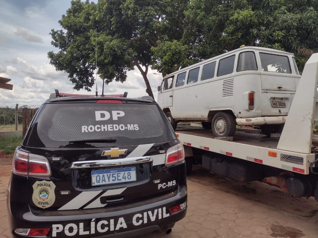 Policiais recuperam, em Rochedo, Kombi furtada na Capital