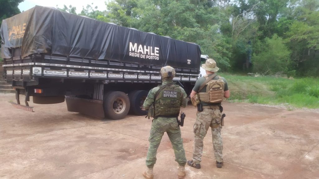 POLÍCIA FEDERAL e BPFRON realizam apreensão de veículos carregados com cigarros contrabandeados, arma de fogo e munições