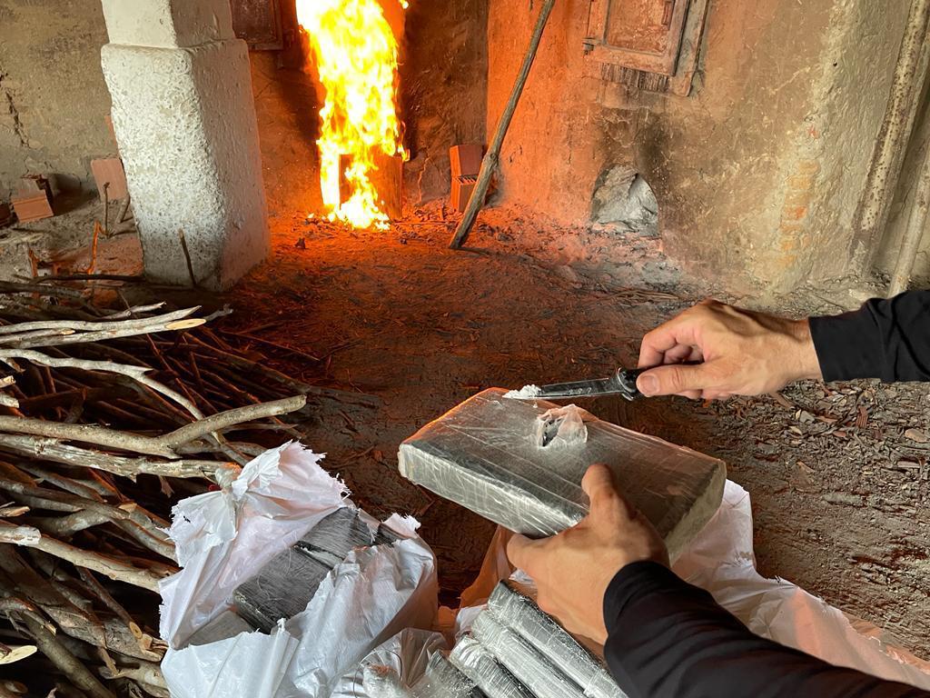 Polícia Federal realiza incineração de mais de 1,3 tonelada de drogas apreendidas no Ceará