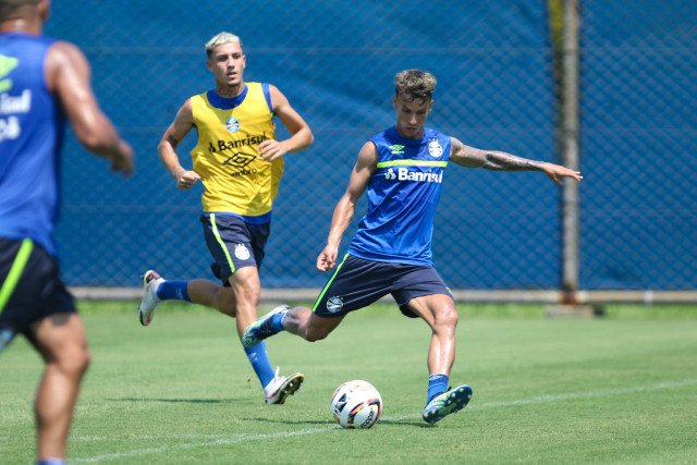Grêmio realiza treino tático aperfeiçoando organização de setores no campo