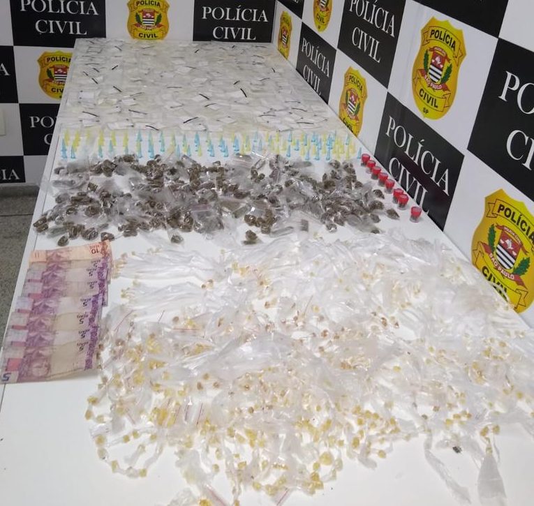Mais de 1,3 mil porções de drogas são apreendidas em imóvel na Grande São Paulo
