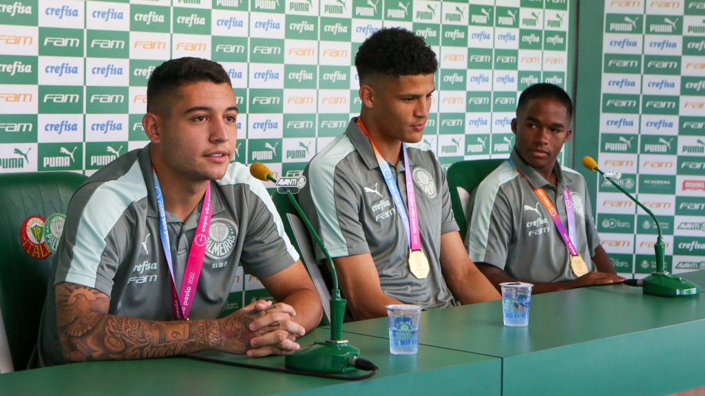 Campeões da Copinha, Mateus, Bicalho e Endrick concedem entrevista na Academia