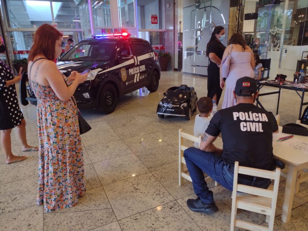 Polícia Civil promove ações da operação “Verão Mais Seguro” em shoppings da Grande Florianópolis