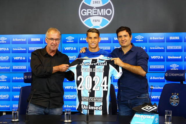 Grêmio renova contrato com Ferreira até dezembro de 2024 