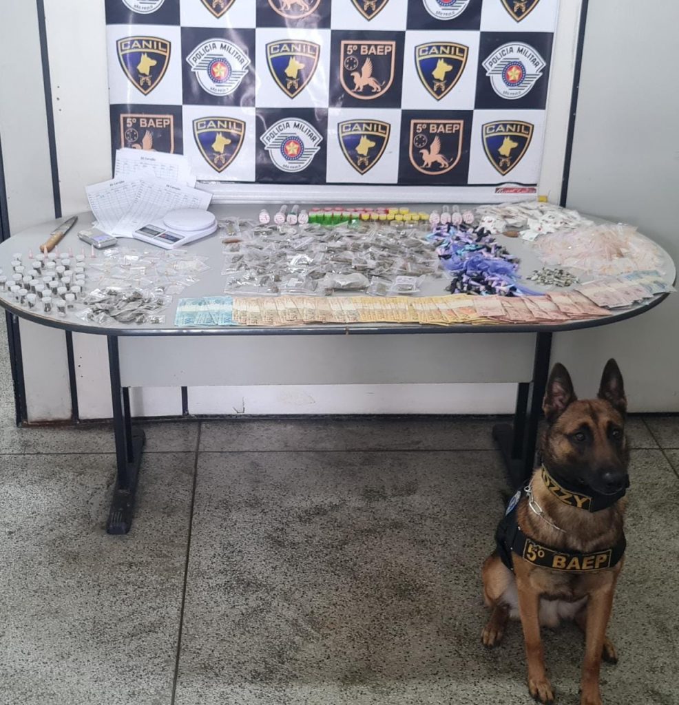 Com auxílio do cão Ozzy, dois homens são presos com drogas em Osasco