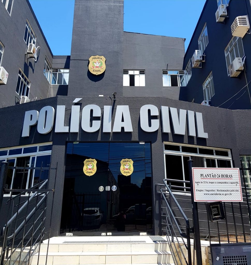 Em Florianópolis, suspeito de ter pichado a ponte Pedro Ivo Campos é identificado pela Polícia Civil