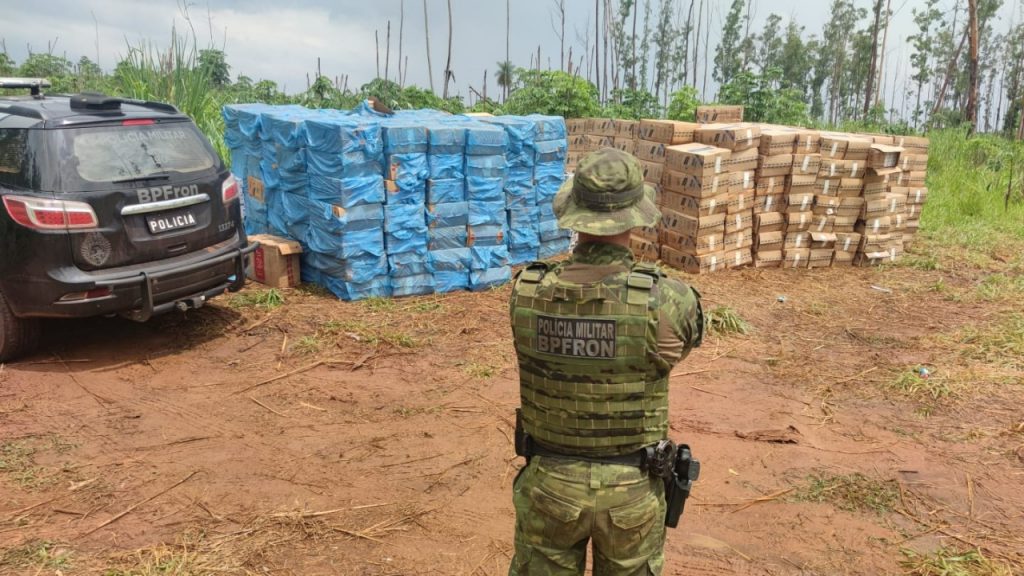 BPFron e 25º BPM apreendem carga de cigarros avaliada em R$ 2 milhões