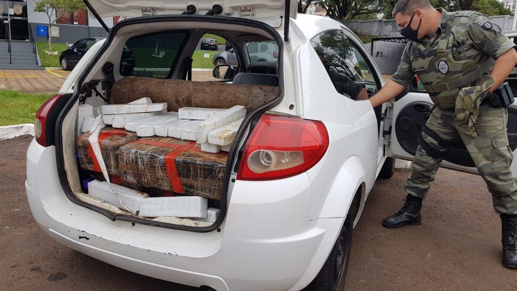 Carro carregado com drogas é apreendido pela Polícia Ambiental