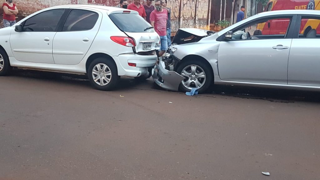 Condutor de Corolla que se envolveu em acidente no Bairro Santa Cruz não tinha CNH