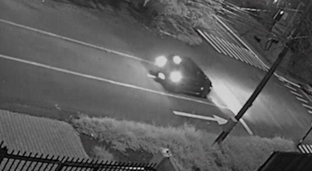 Imagens flagram forte colisão entre carro e moto no Maria Luiza