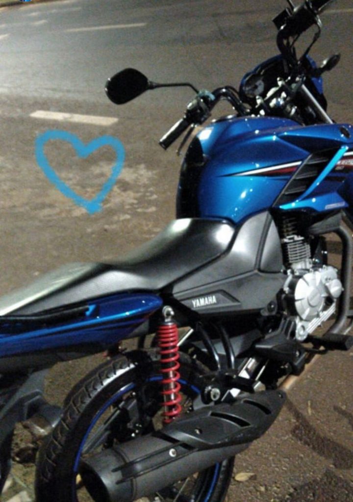Internauta tenta localizar moto que foi furtada na Av. Barão do Rio Branco