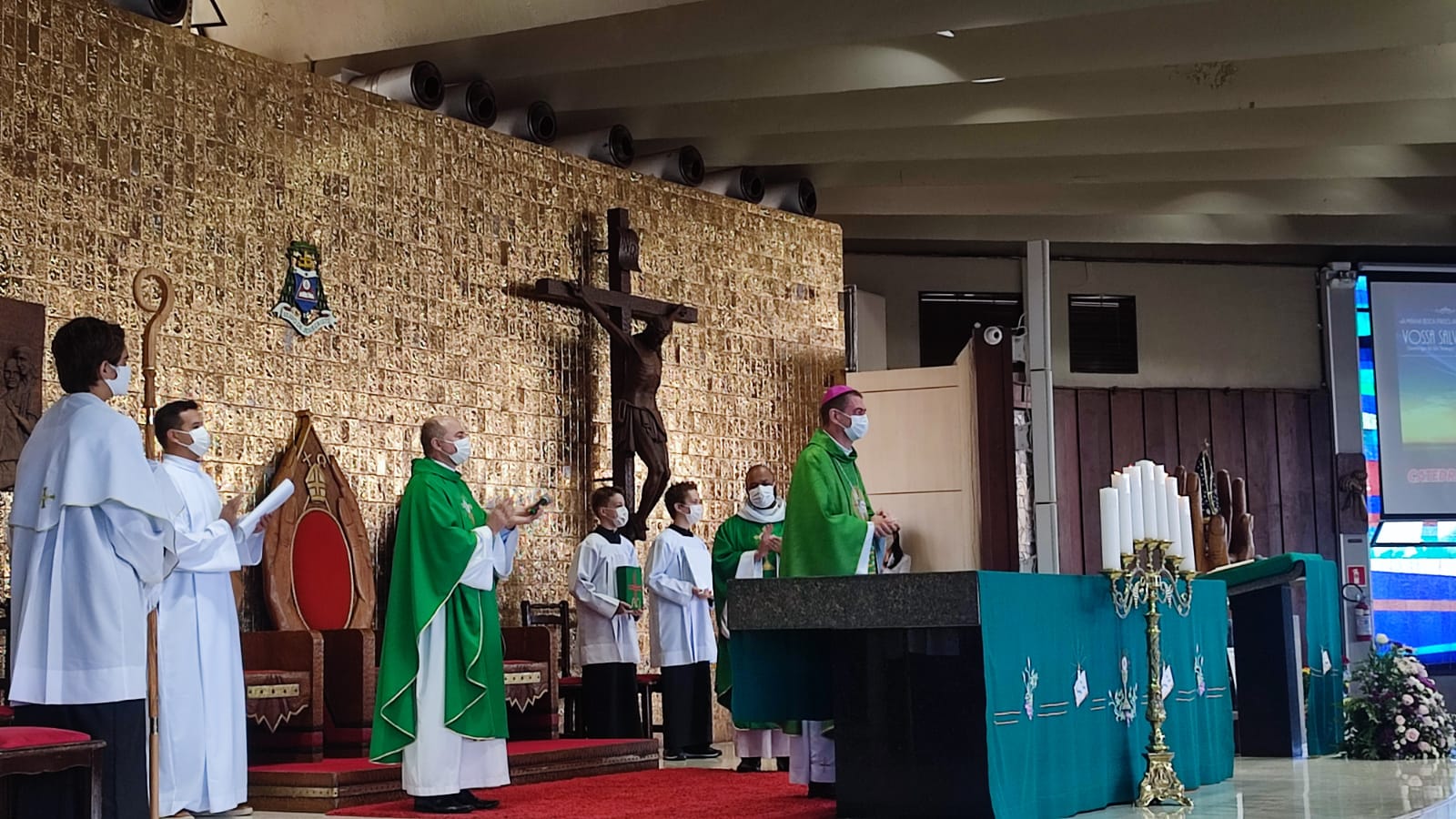Dom Adelar Baruffi, Arcebispo de Cascavel celebra missa na Catedral Dom Adelar Baruffi, Arcebispo de Cascavel celebra missa na Catedral