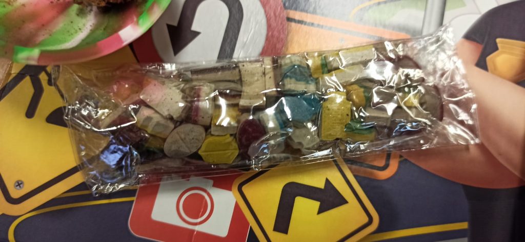 PF combate o tráfico de drogas por via postal