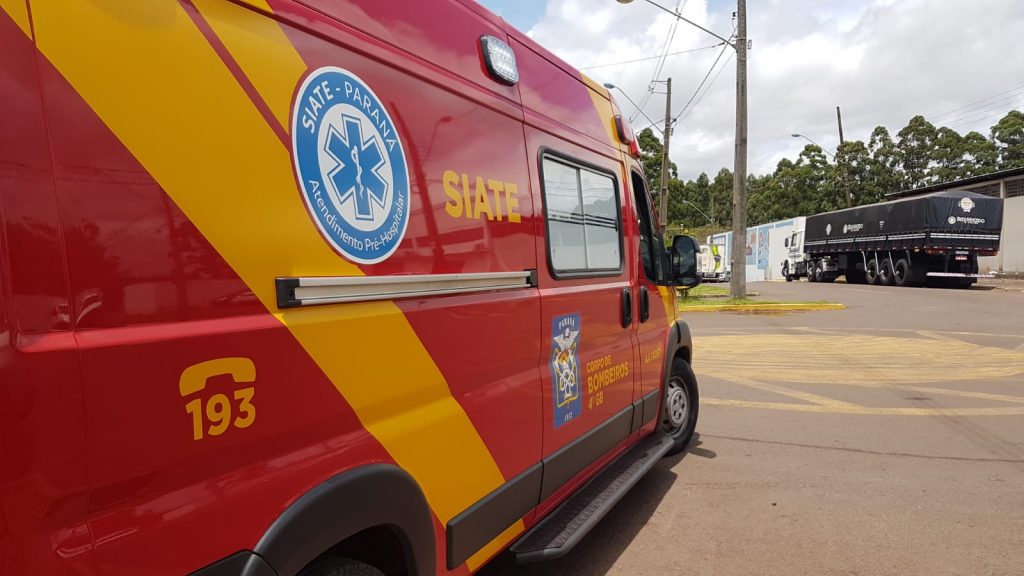 Corpo de Bombeiros é acionado para atender vítima de colisão de trânsito Rua Carimãs, em Cascavel