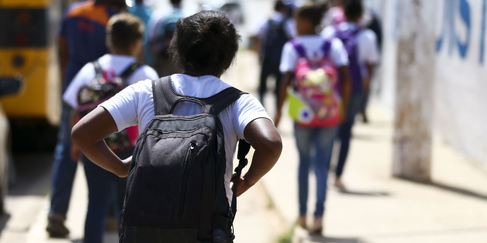 Censo Escolar: mais de 650 mil crianças saíram da escola em três anos Imagem referente a Censo Escolar: mais de 650 mil crianças saíram da escola em três anos