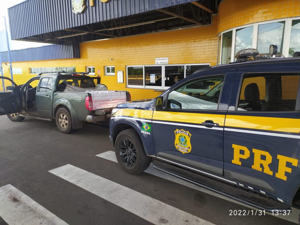 PRF apreende caminhonete abarrotada de cigarros na região de Maringá (PR) PRF apreende caminhonete abarrotada de cigarros na região de Maringá (PR)