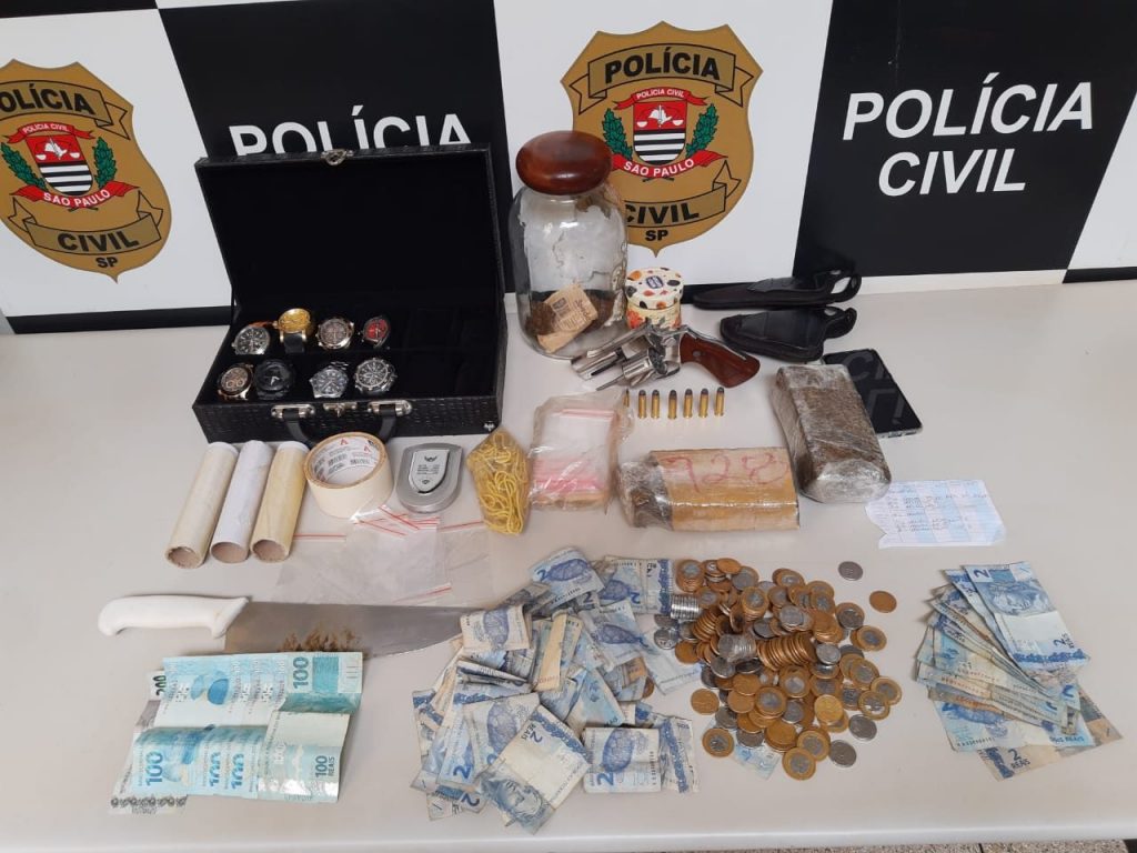 Homem é flagrado armazenando drogas e arma em Ribeirão Preto