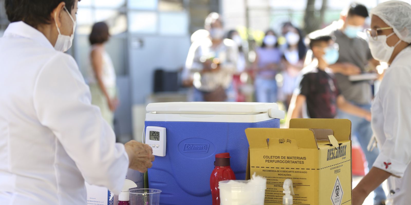 Imagem referente a Covid-19: DF anuncia contratação de 900 profissionais de saúde
