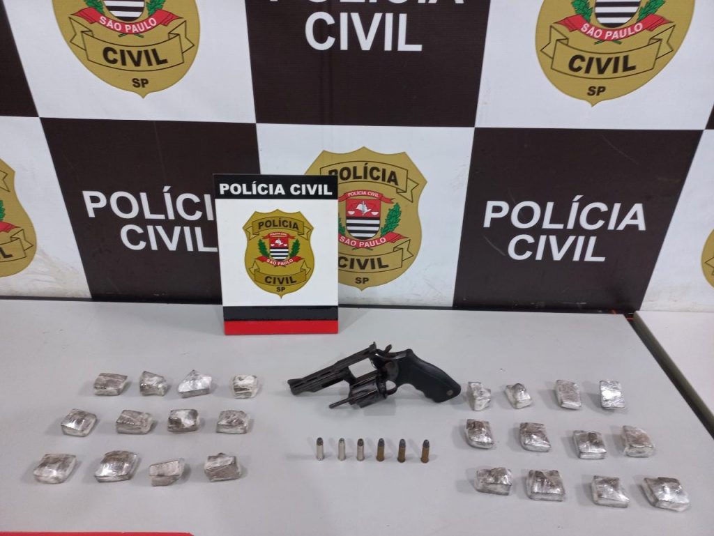 Deic de Ribeirão Preto prende homem que armazenava drogas e arma de fogo em residência