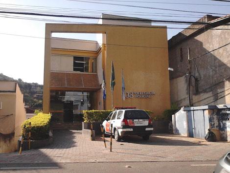 Policiais civis da 108ª DP (Três Rios) prenderam, nesta terça-feira (01/02), um homem pelos crimes de porte de arma de fogo de uso permitido e disparo de arma de fogo. Ele foi capturado no bairro Cantagalo, após monitoramento do Setor de Inteligência