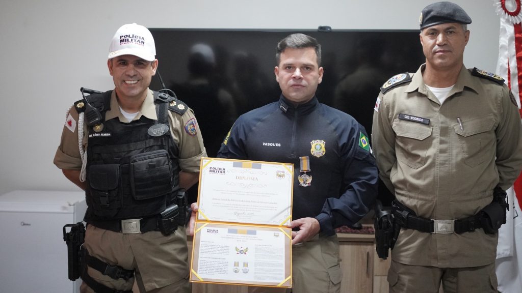Diretor-Geral da PRF recebe homenagem da PMMG Diretor-Geral da PRF recebe homenagem da PMMG