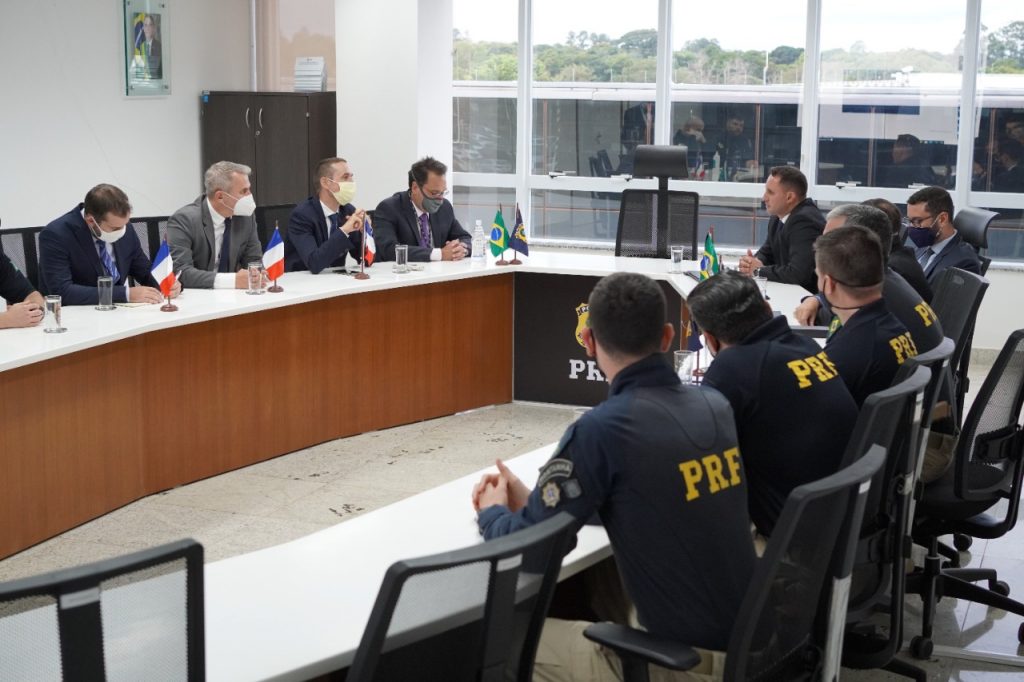 Comissário da Polícia Nacional Francesa visita sede nacional da PRF Comissário da Polícia Nacional Francesa visita sede nacional da PRF