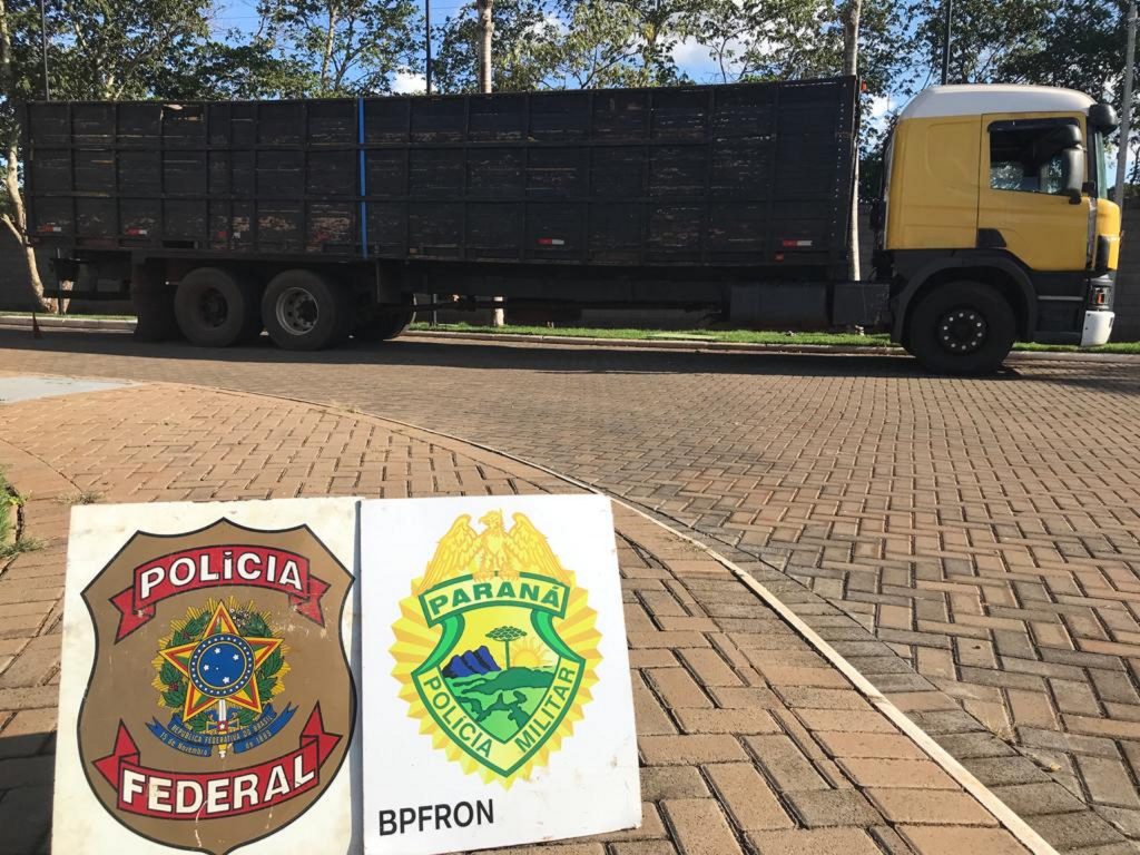 BPFron e Polícia Federal apreendem caminhão carregado com cigarros contrabandeados em Palotina