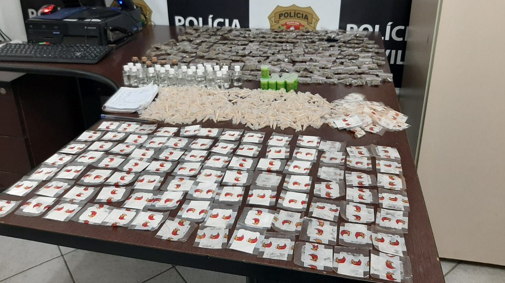 Três traficantes são presos e mais de 1,1 mil porções de drogas apreendidas em Itanhaém
