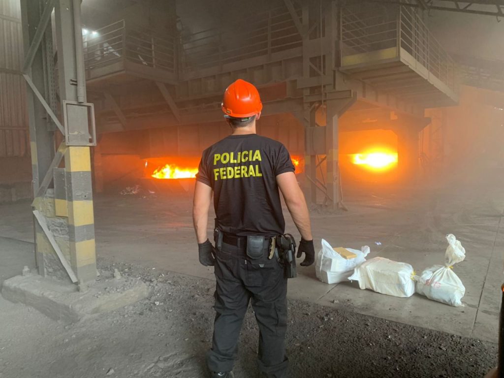 Polícia Federal incinera mais de 1 tonelada de cocaína em Corumbá/MS